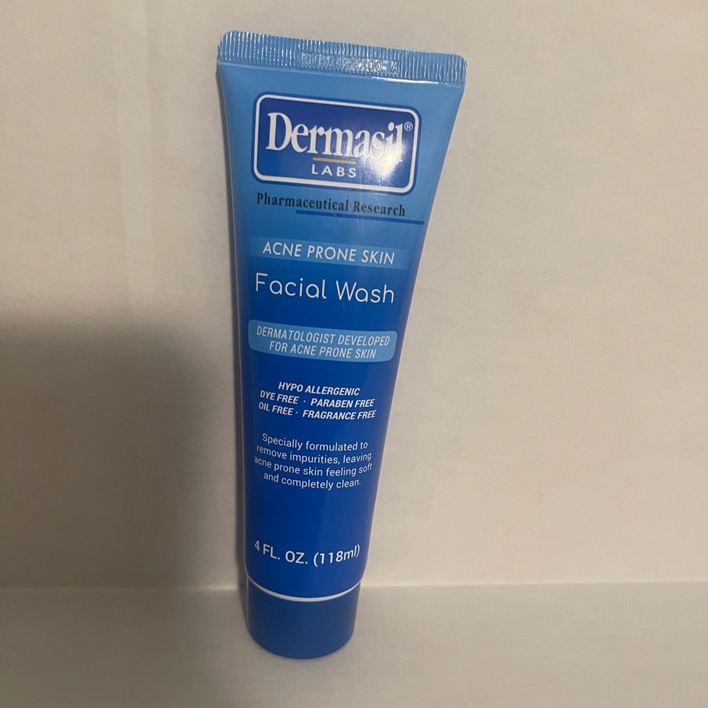 Dermasil Acne Prone Skin Facial Wash. 4 OZ.